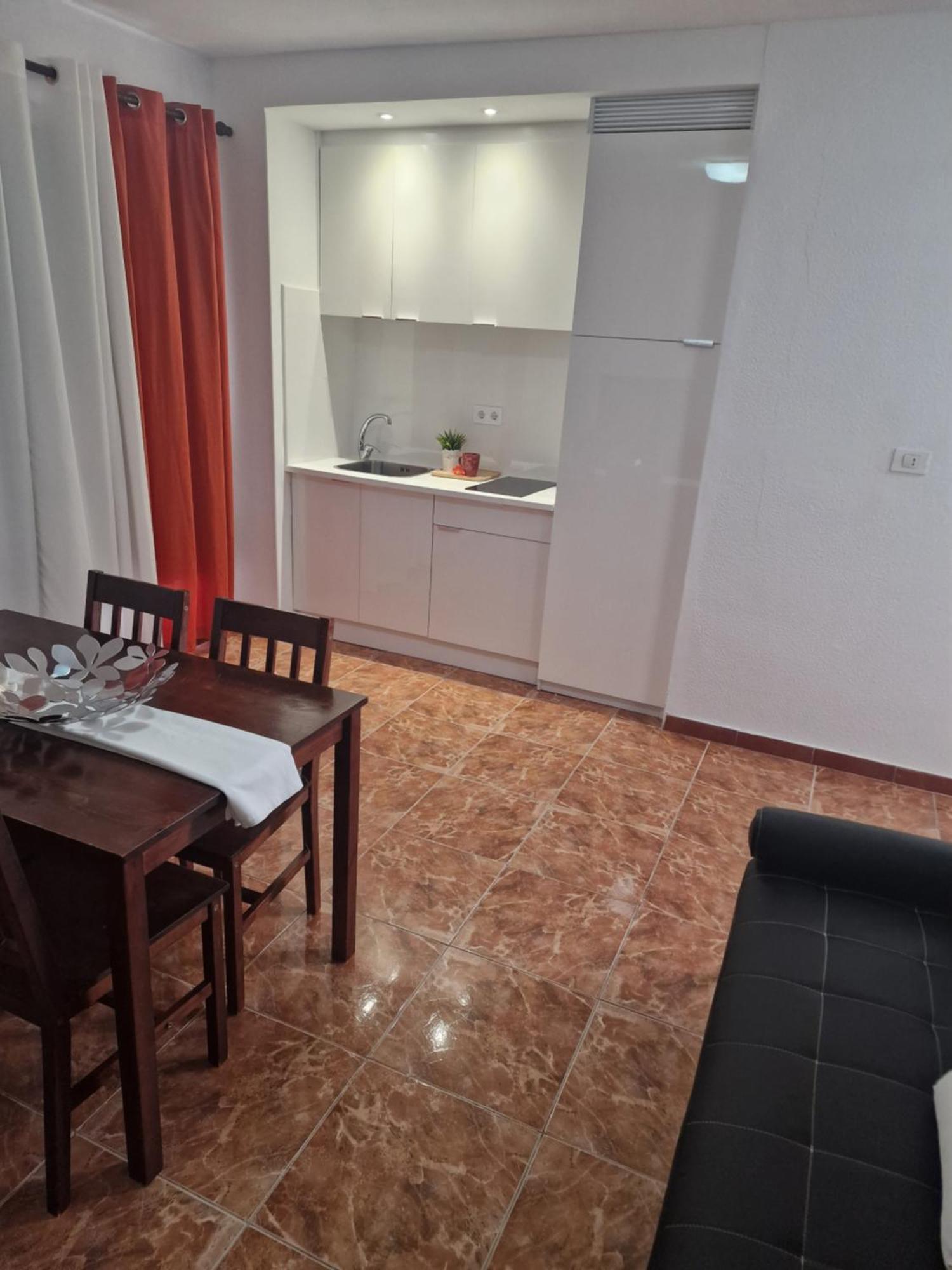Apartamentos Funchal Los Cristianos  Ruang foto